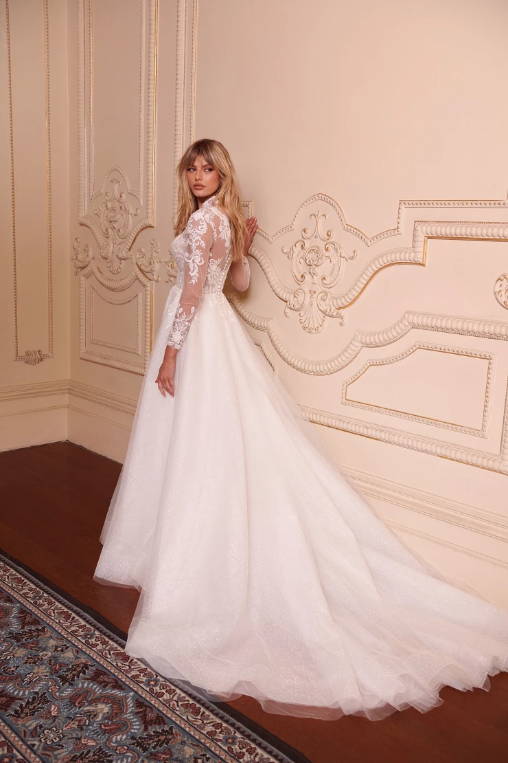 Evie Young ELLE Default Thumbnail Image